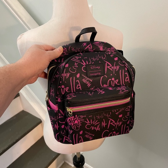 NWT Loungefly Villains cruella graffiti mini backpack - Picture 3 of 16